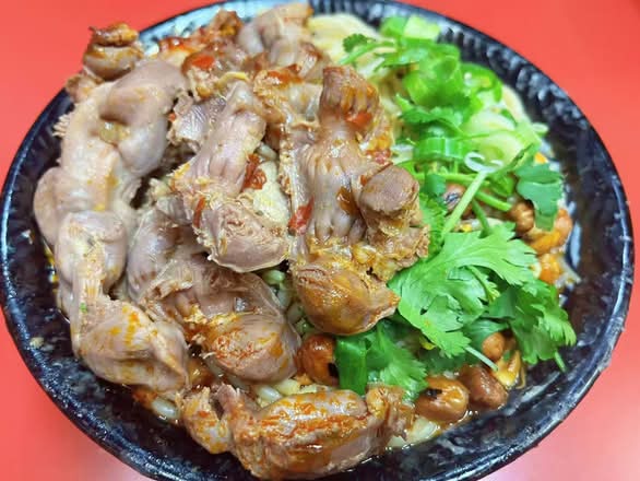 DRY CHICKEN GIBLETS RICE NOODLE 鸡杂干拌粉